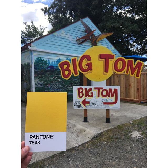 Olympia&rsquo;s legendary 🍔🍟 #BigTom
.
.
.
#OlyPantones #Pantone #Colors 
#PantoneColors #PantoneGram #ColorInspiration #Olympia #Yellow #Burgers #Eagans #PugetSound #Downtown #Neighborhood #Bright #Design #IHaveThisThingWithColor #GraphicDesigner 