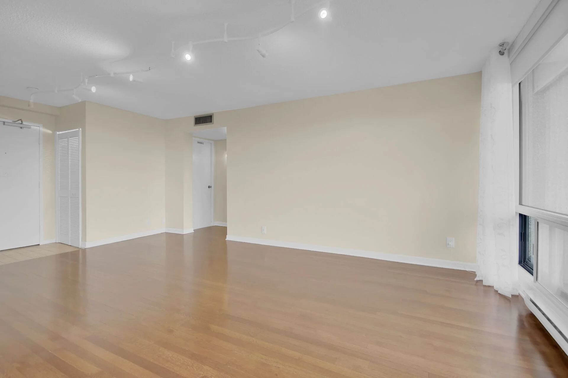 virtual-tour-356053-32.jpg