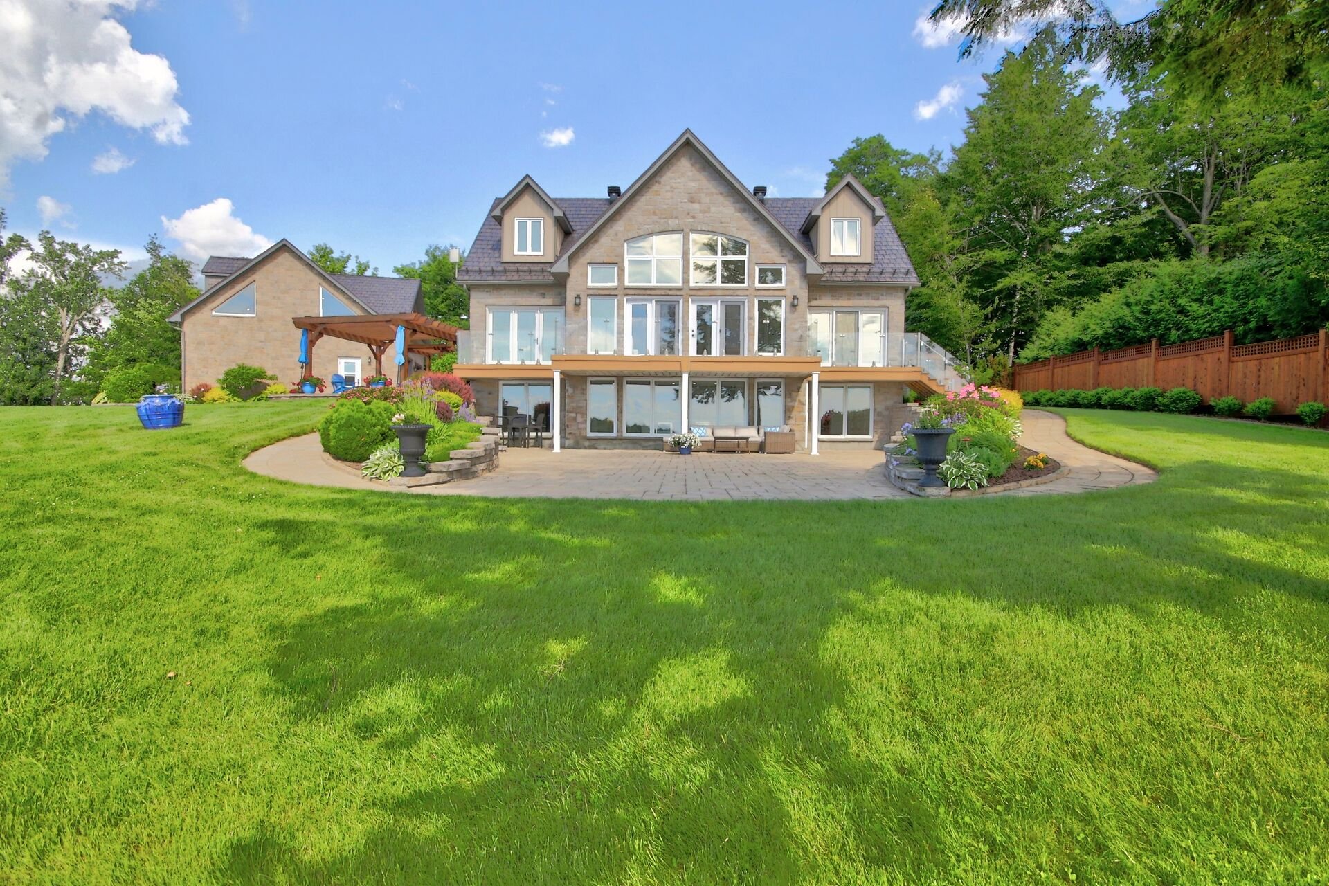 virtual-tour-364422-101.jpg