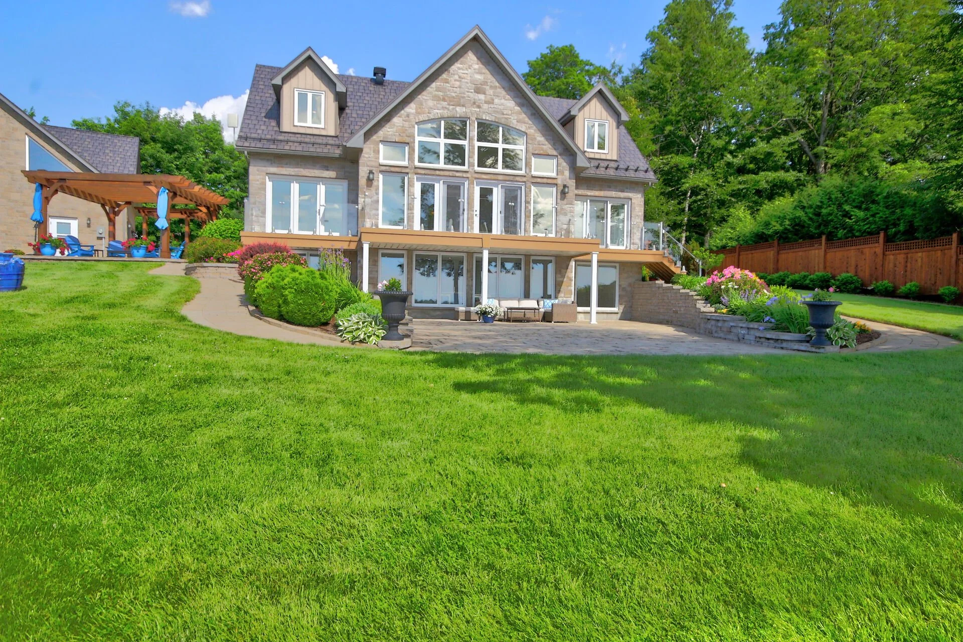virtual-tour-364422-102.jpg
