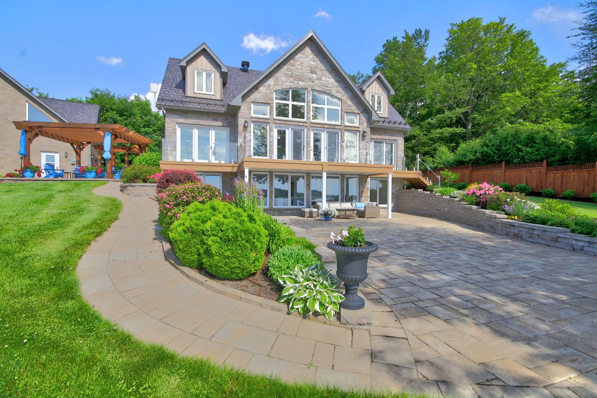 virtual-tour-364422-120.jpg