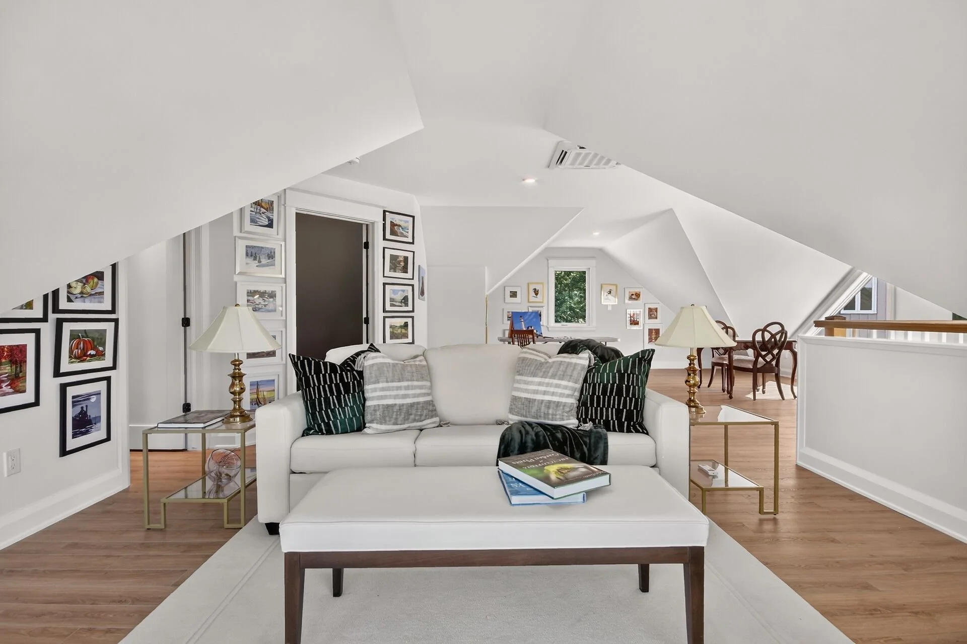 virtual-tour-364422-89.jpg