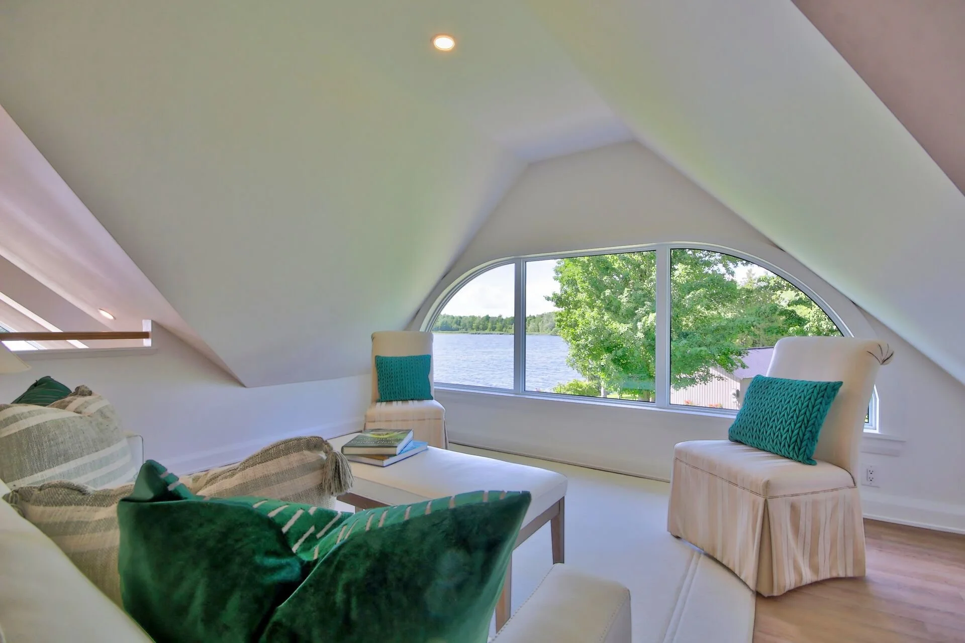virtual-tour-364422-93.jpg