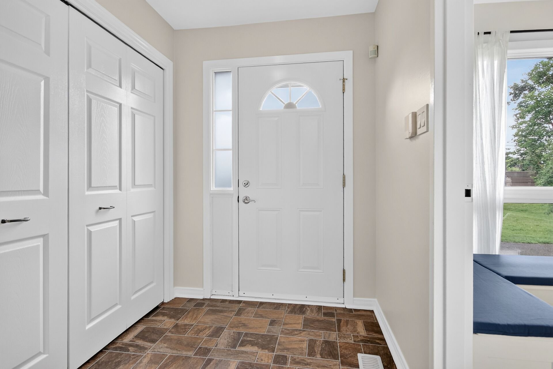 virtual-tour-364610-04.jpg