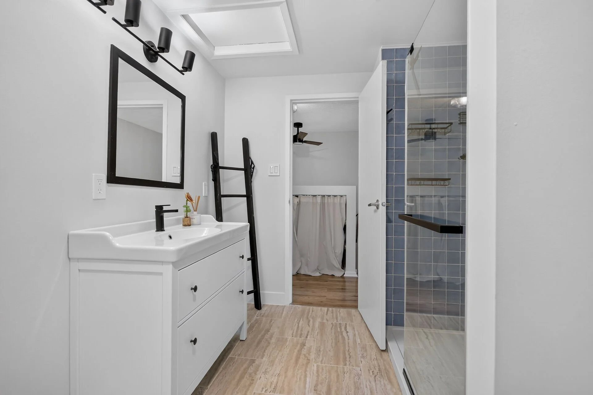 virtual-tour-364610-31.jpg