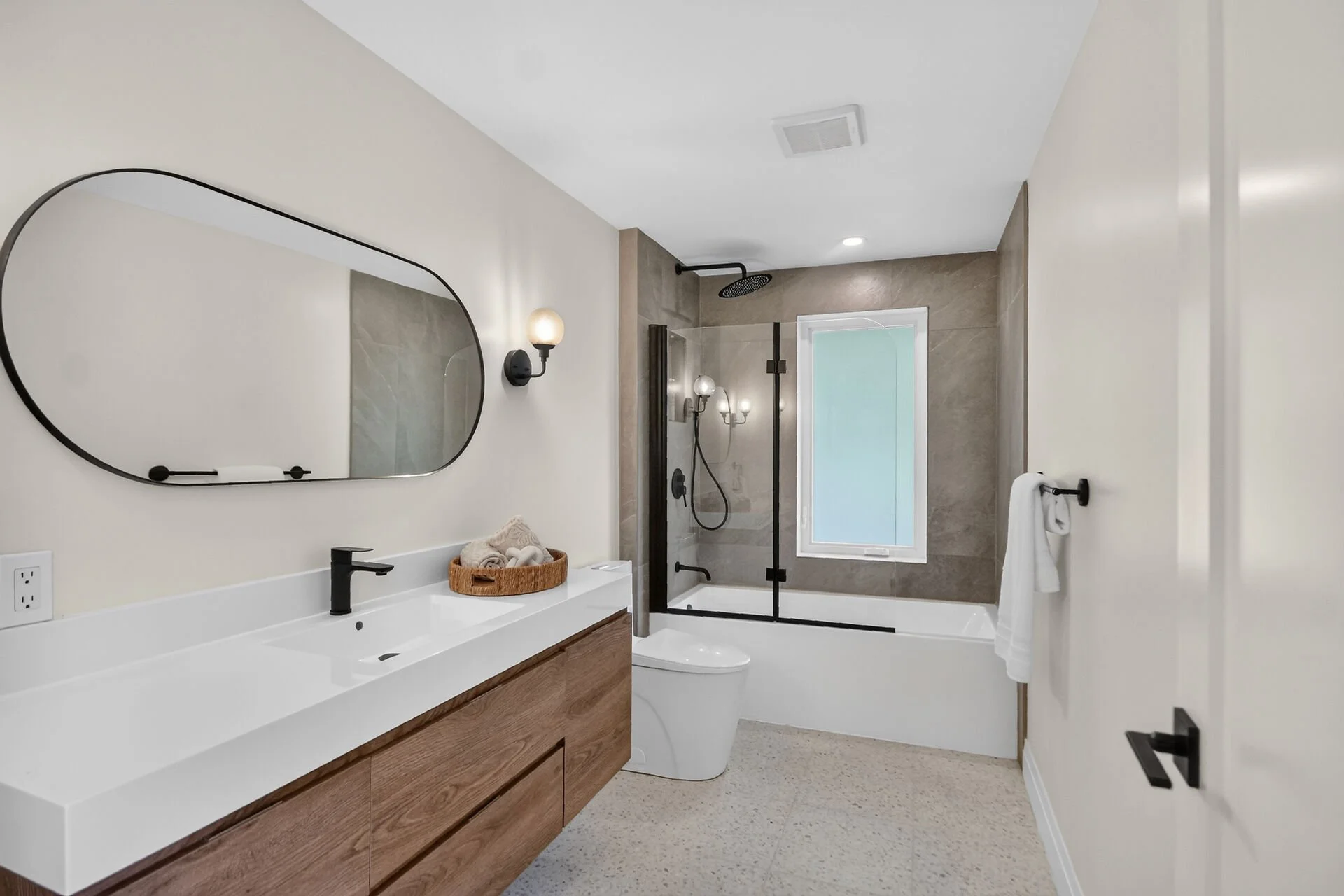 virtual-tour-365505-68.jpg