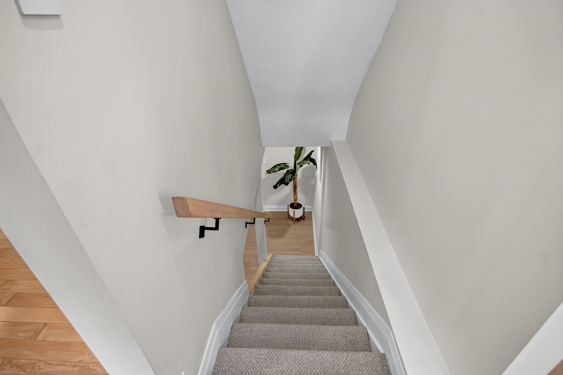 virtual-tour-365505-70.jpg