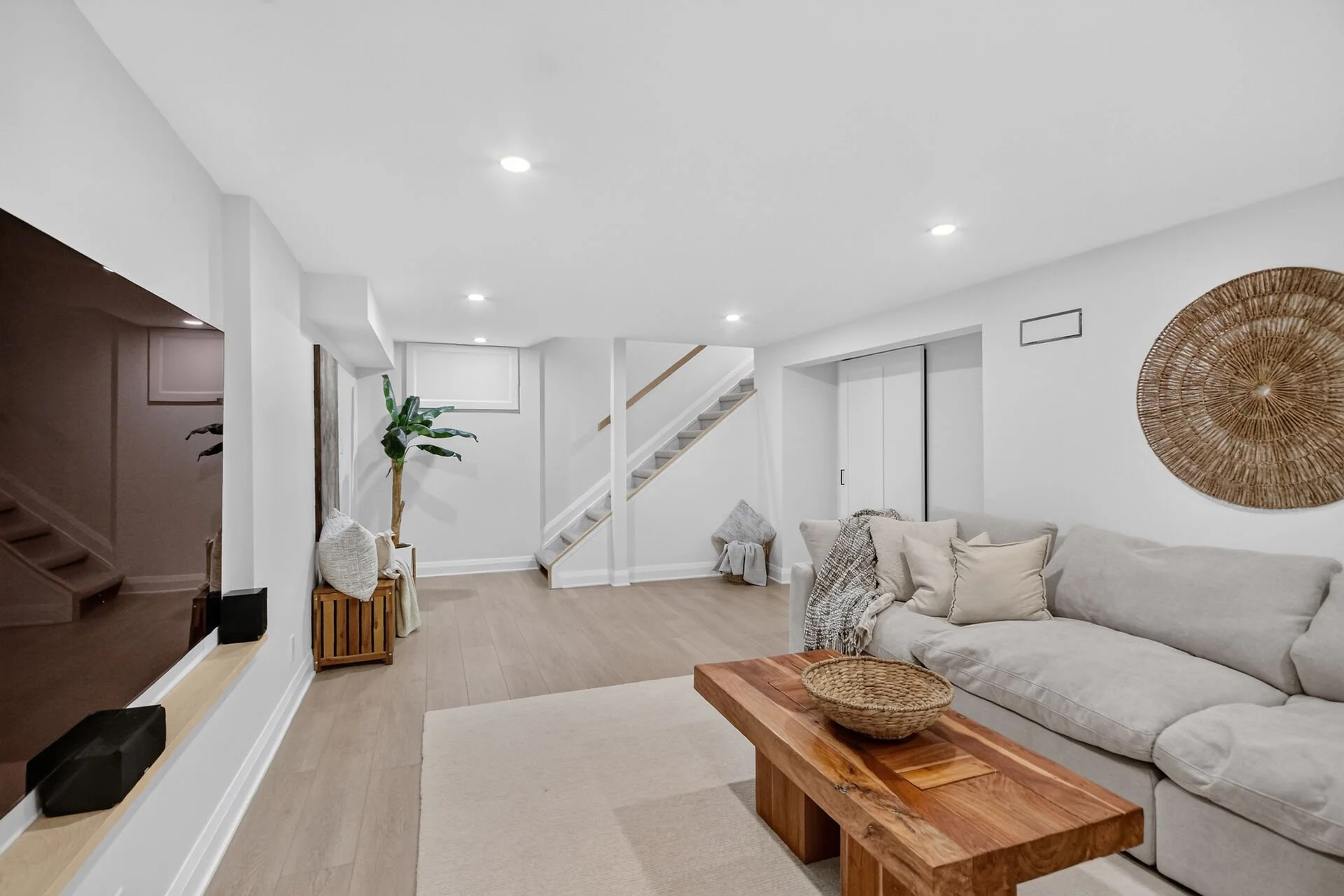 virtual-tour-365505-73.jpg
