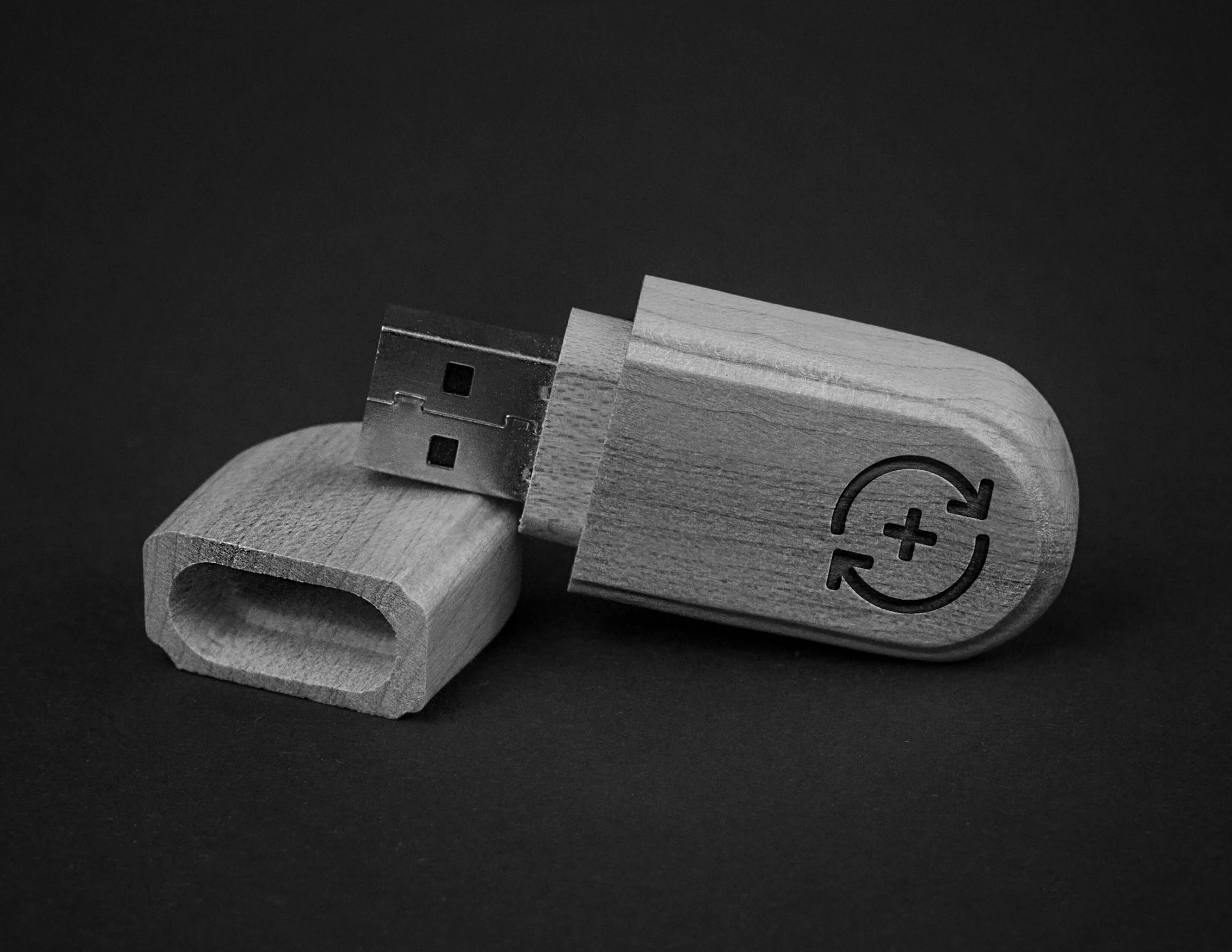 Ilgar-Talibov-Branding-Plusover-Flashdrive.jpg