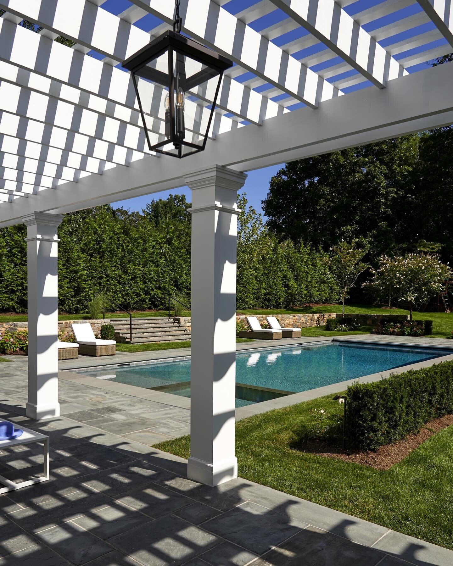 Poolside 

@cumlaudegroup @rosamundyoungarchitecture @marikameyerstudio @la_crab @youngslegacylandscaping 

Photo @phillip_ennis_photo