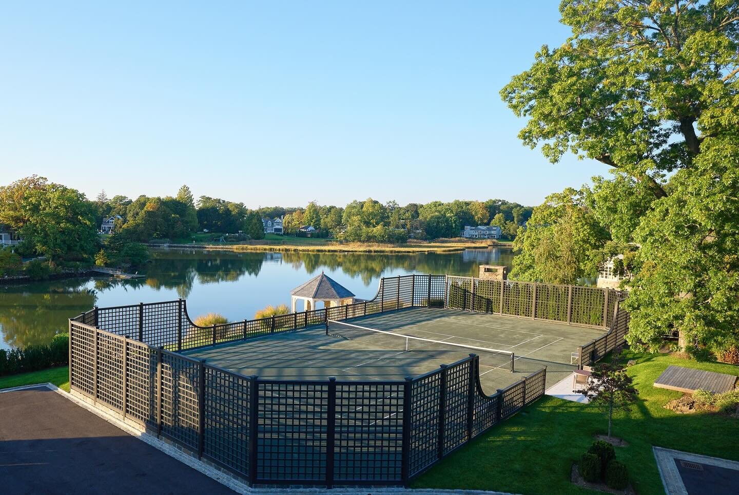 Tennis with a breathtaking view, for our sport-loving highly energetic client. 

@cumlaudegroup @grandbergarchitects @morganharrisonhome

Photo @janebeilesphoto