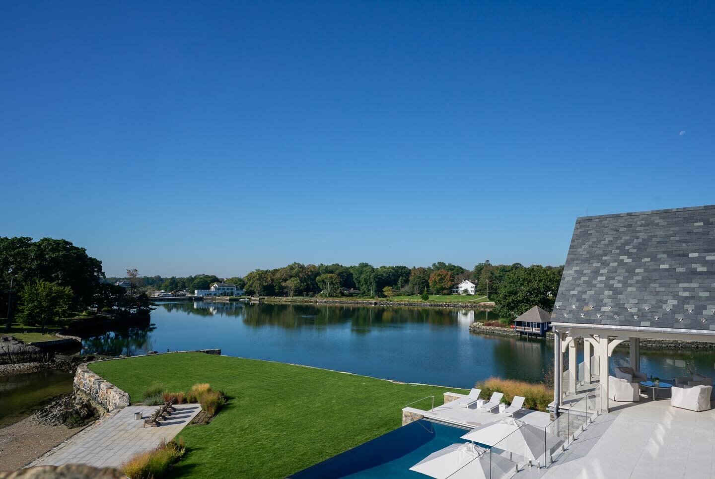 Waterfront play lawn made possible by a recently restored seawall. Overlooking the beach, there is a patio adorned with local coastal plantings.

@summerrainsprinklers @cumlaudegroup @grandbergarchitects @morganharrisonhome 

Photo @janebeilesphoto