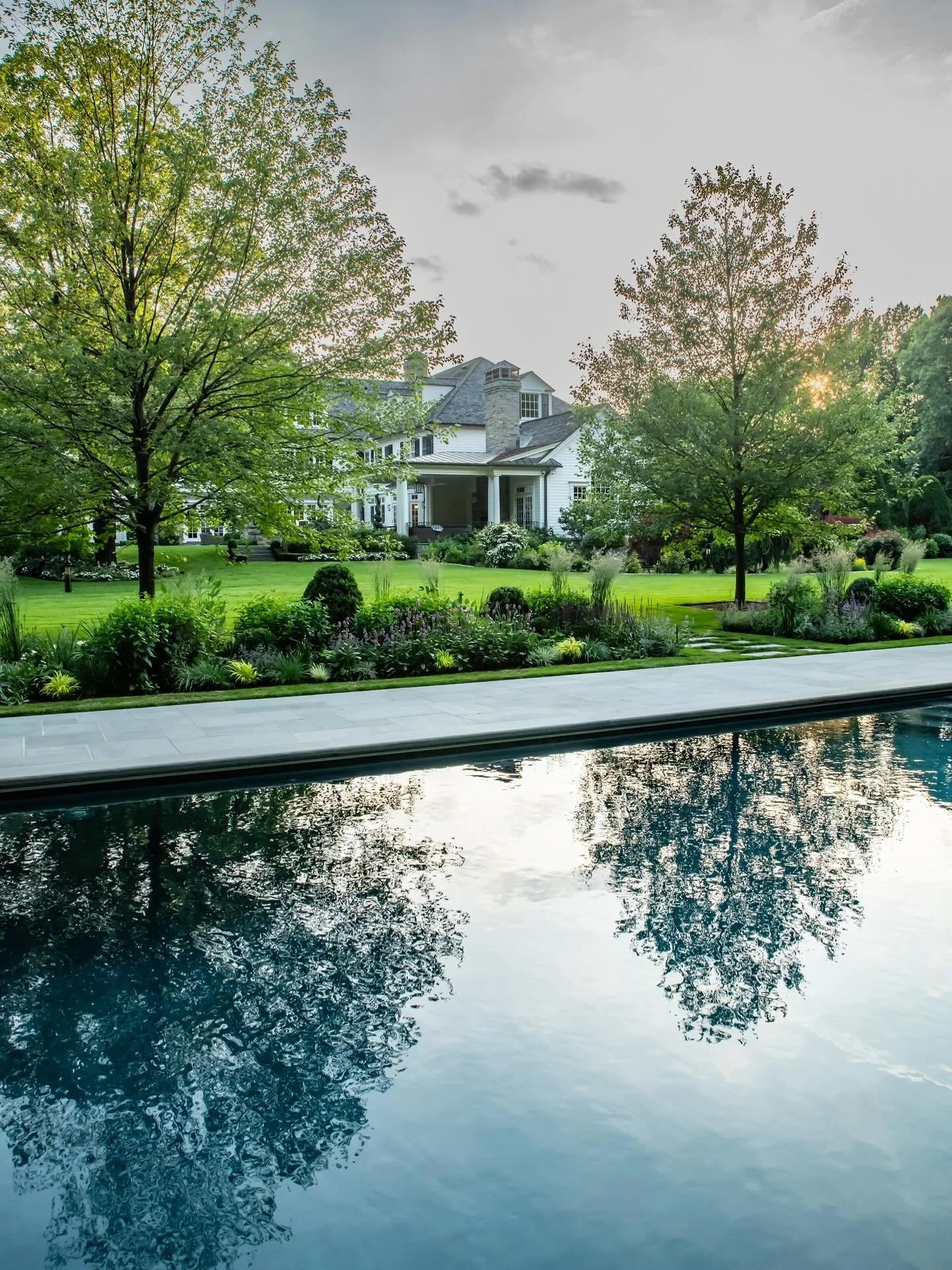 Crafting an ideal summer retreat with each plant, swimming pool, and meticulous detail 🌱🌞💧 
@jonathanhopk @thompson_raissis_architects 

Photo @jorgeggphotography 

#LandscapePerfection #SummerVibes #PoolsideParadise #LandscapeExcellence #SummerFe