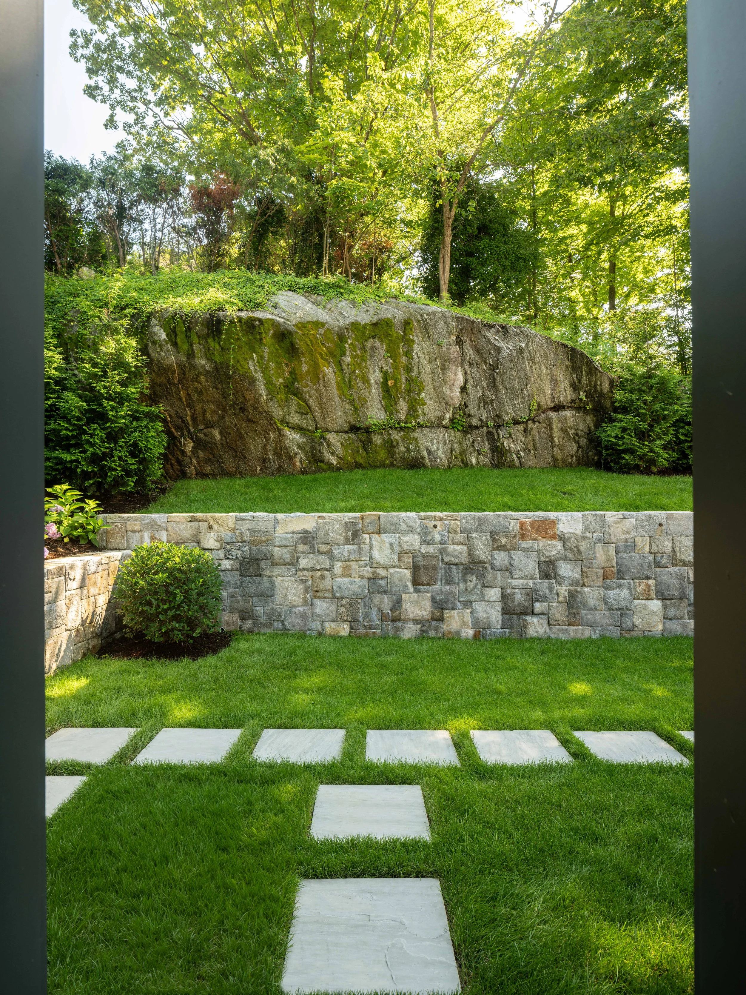 rosaliasanni.com 05-RSD_Modern_Brookside_Sanctuary_lDAs_049.jpg
