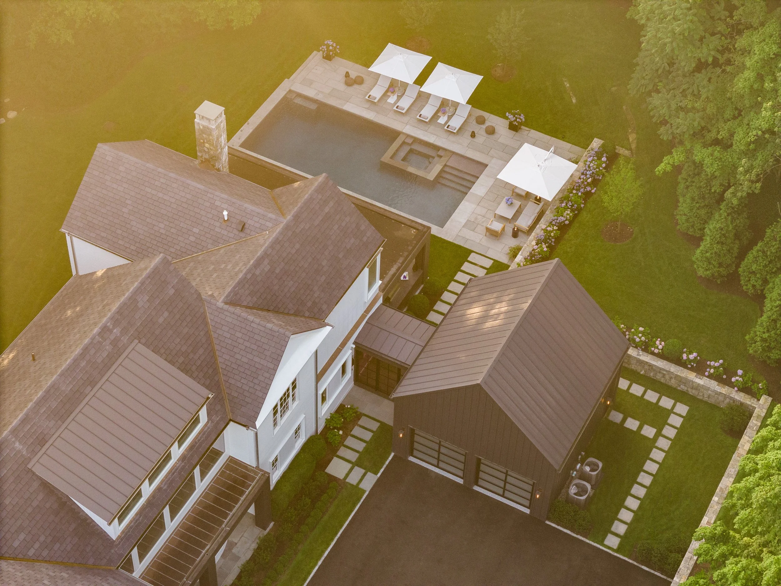 rosaliasanni.com 01-RSD_Modern_Brookside_Sanctuary_lDAs_001.jpg
