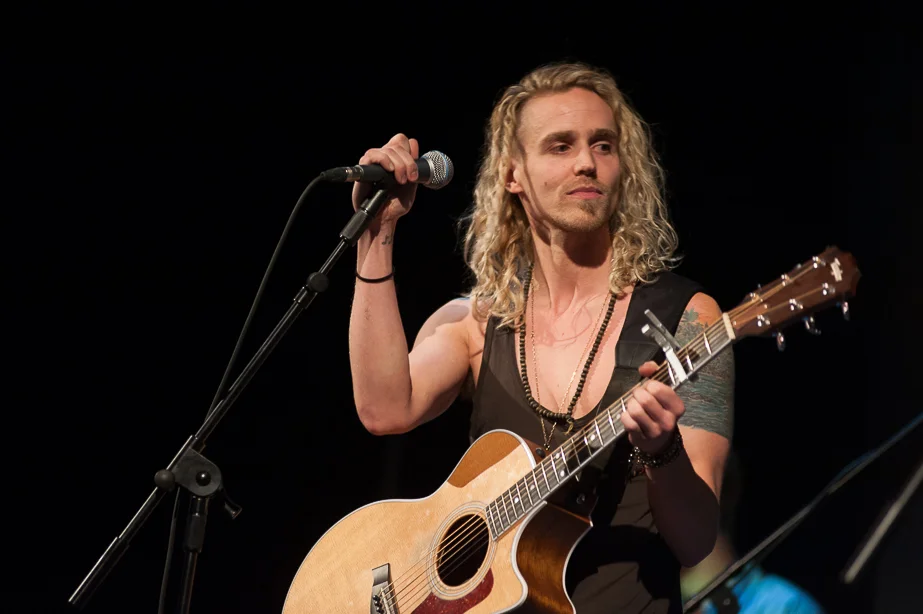 EMA_s_2014-223-2.jpg