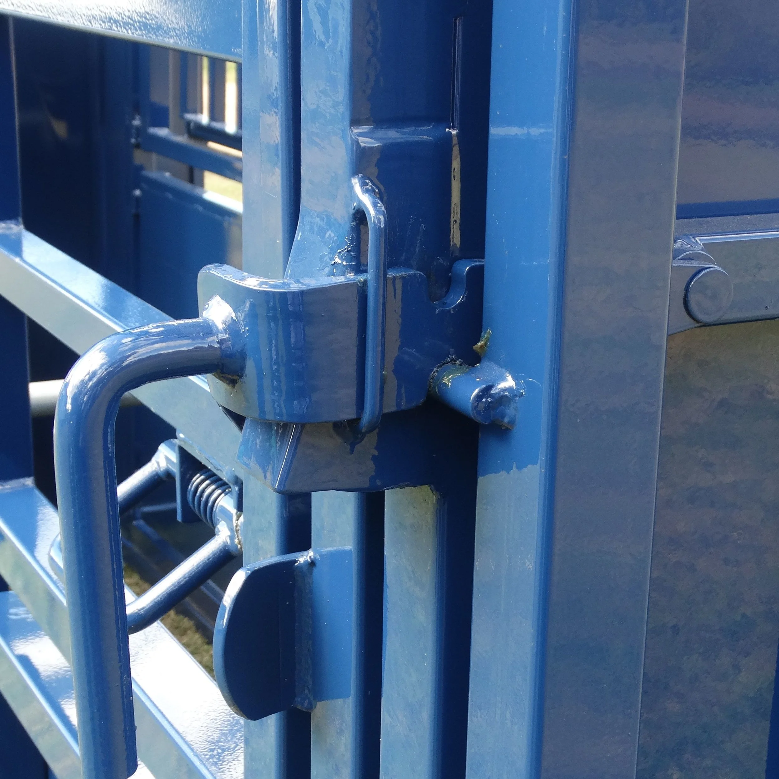 Self locking Latch2.JPG
