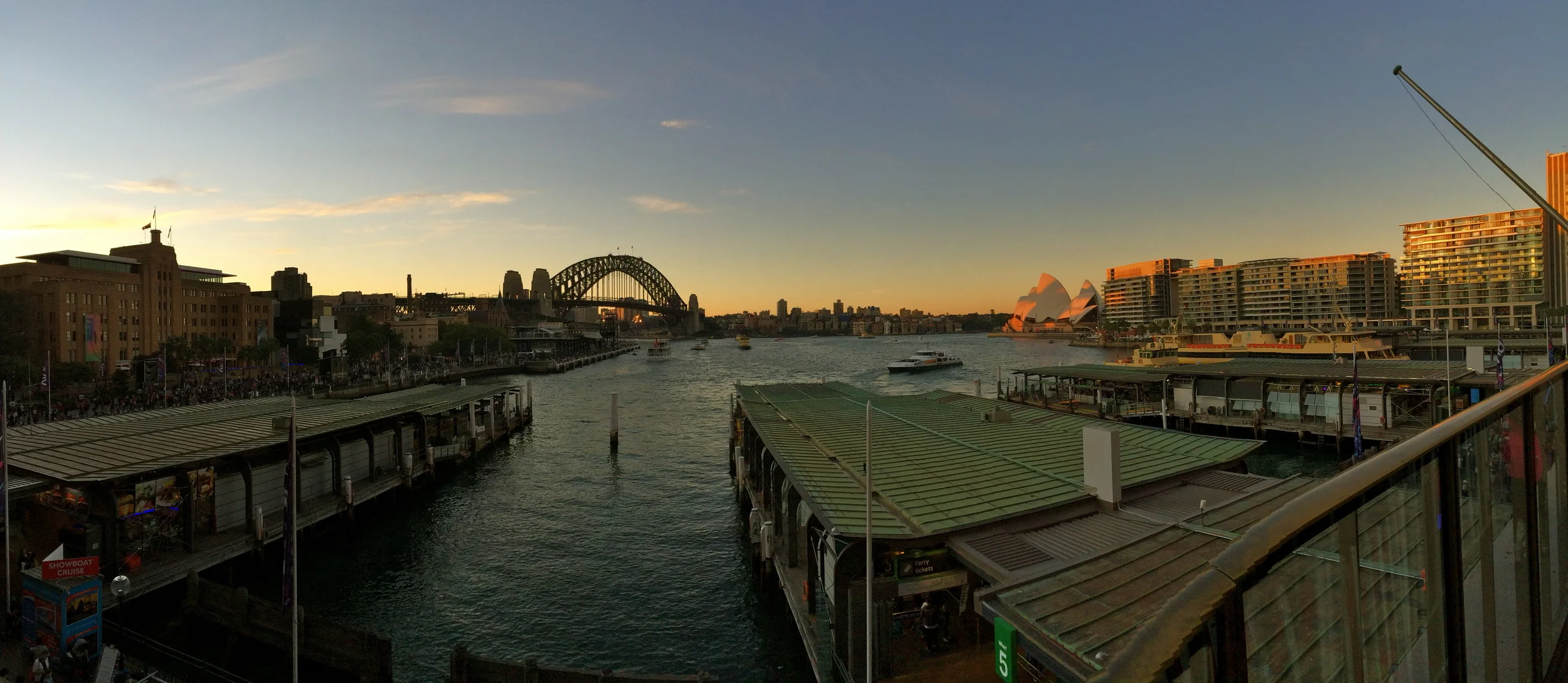 ◆ Sydney Harbour at dusk