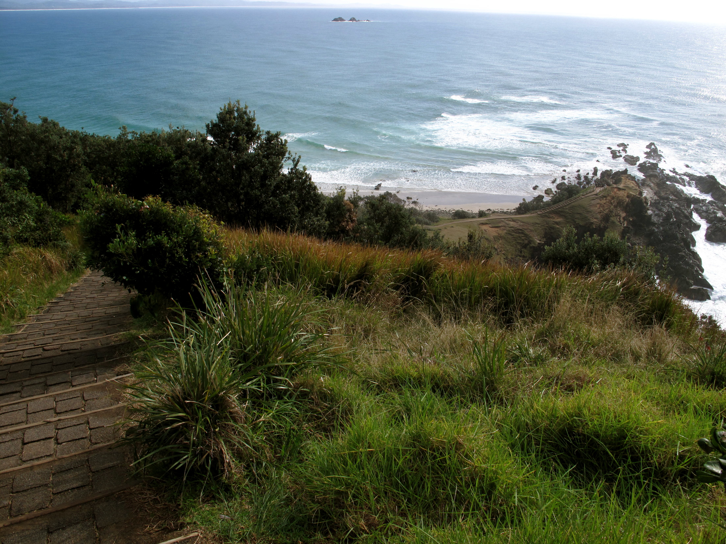 ◆ Looking down from lighthouse at Cape Byron