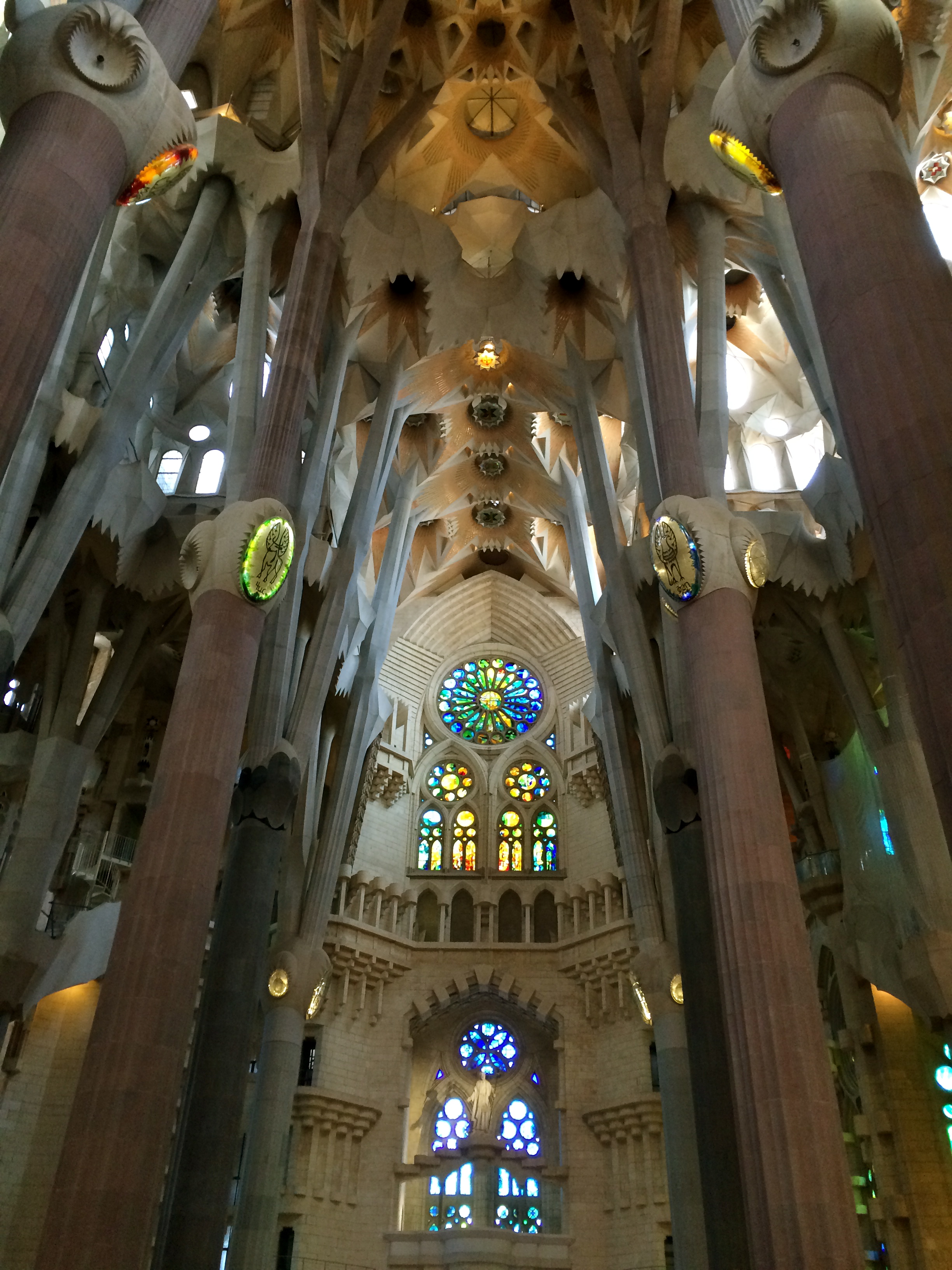◆ Inside La Sagrada Familia