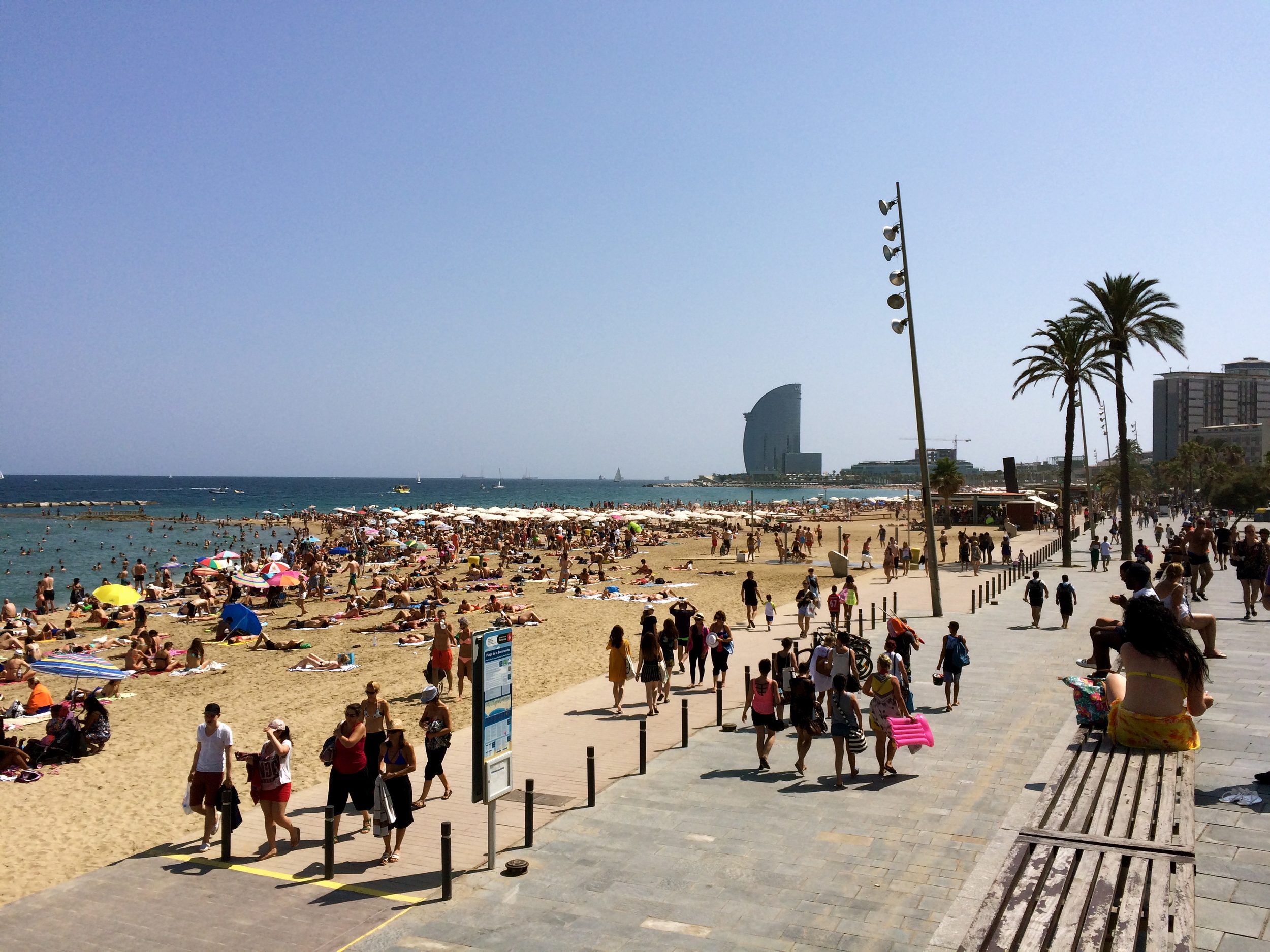 ◆ Barcelona beach