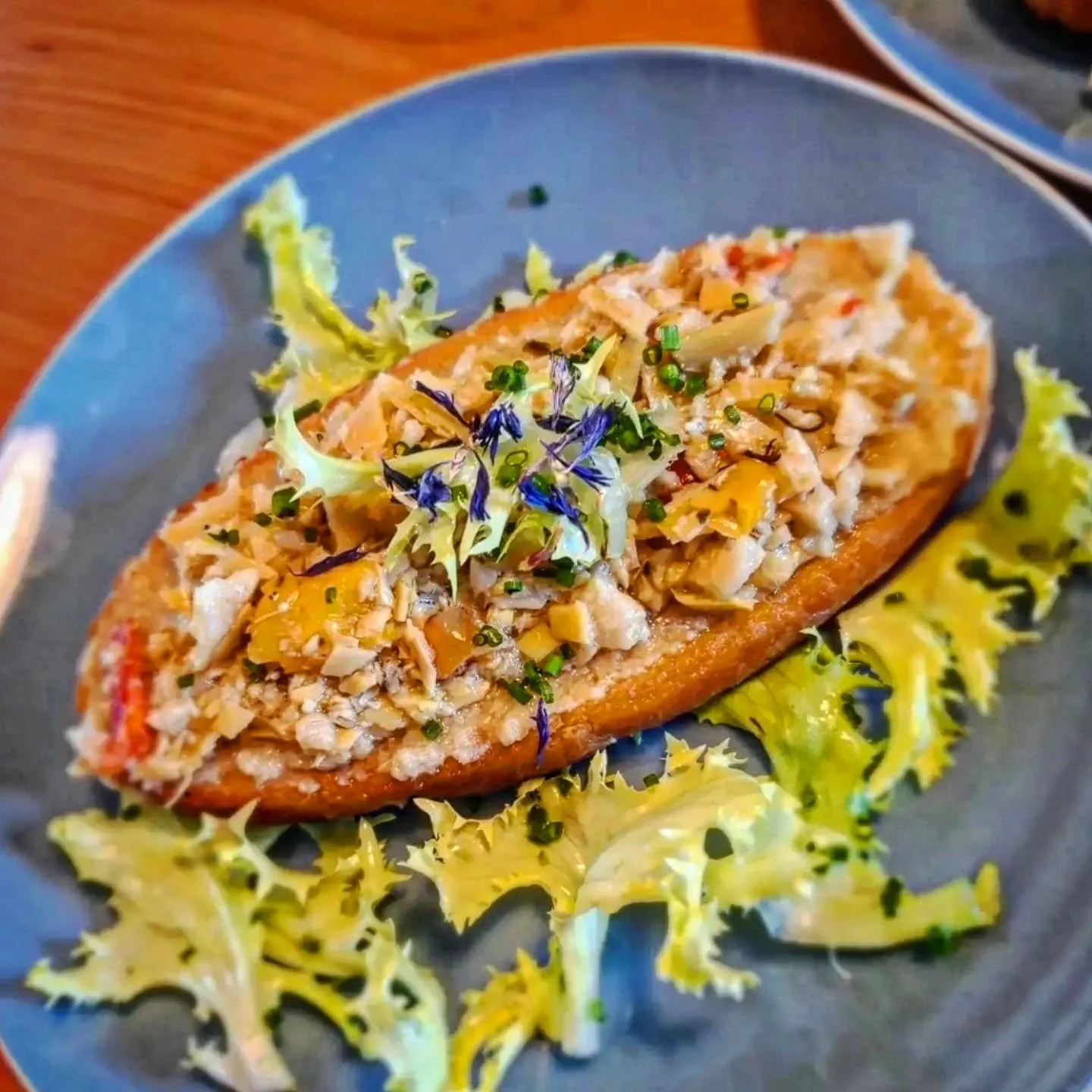 Artichoke Bruschetta - Cool &amp; Creamy 

Atop Salad &amp; Garnished With Edible Flowers 

New Vegan Starter Option 🔪