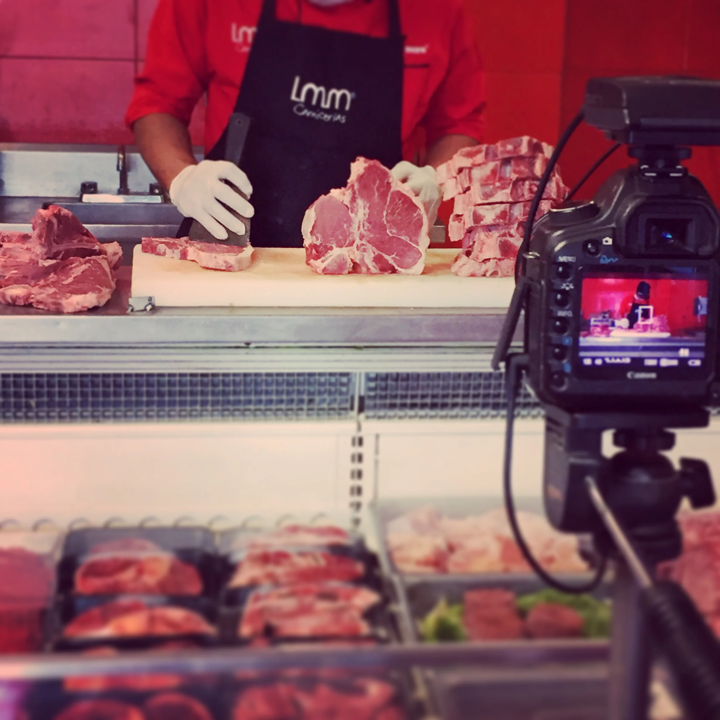 Edgar preparando unos Porterhouse Steaks.