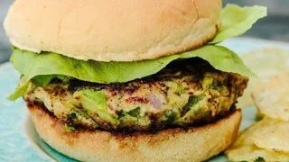 Pollo y aguacate.