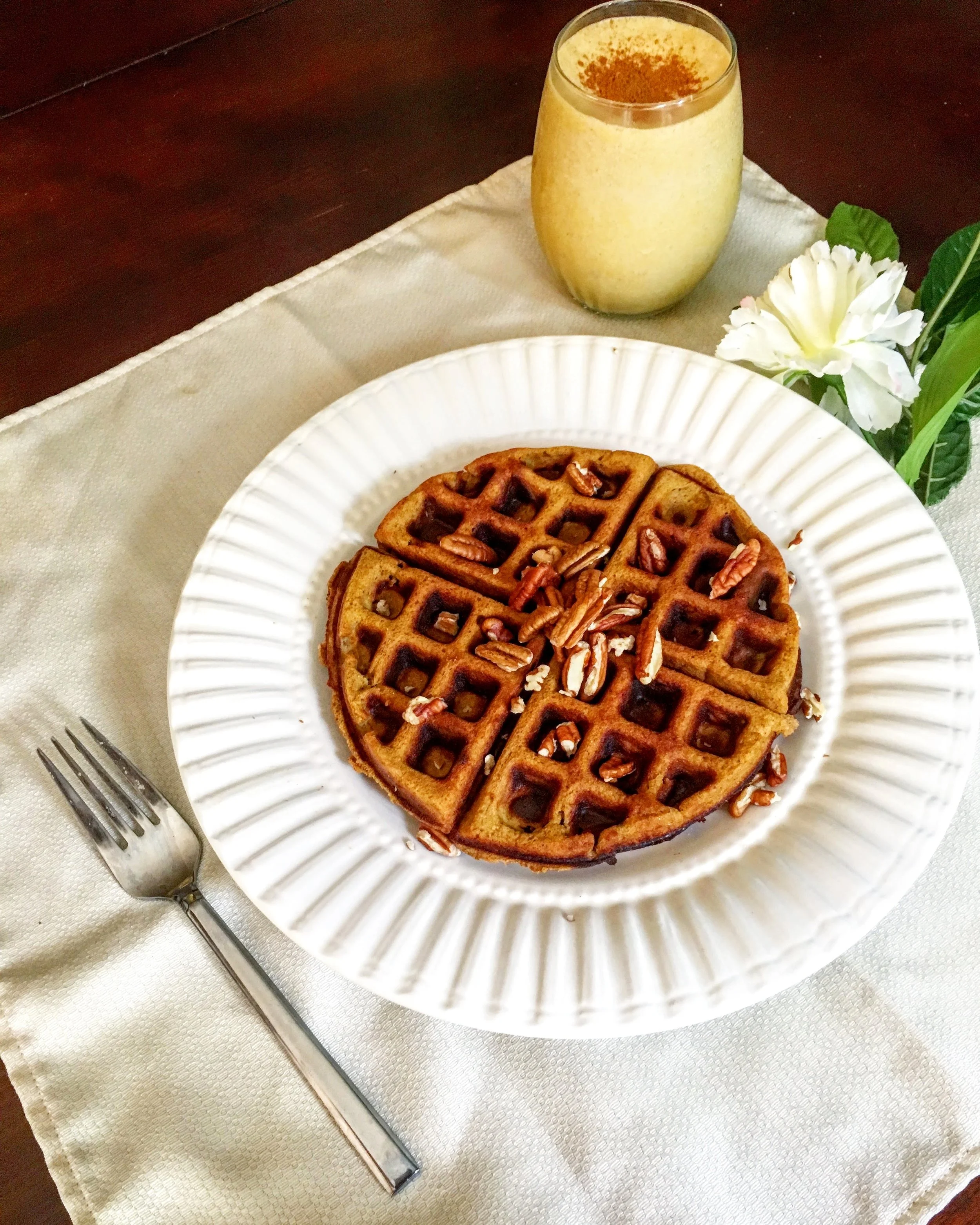Paleo Pumpkin Waffles & Pumpkin Pie Smoothie!