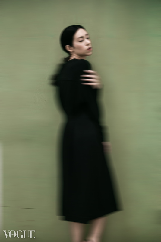  "Black on Green". ( 21 May 2018). "Portfolio Xingni Kilby," Vogue Italia, PhotoVogue. 