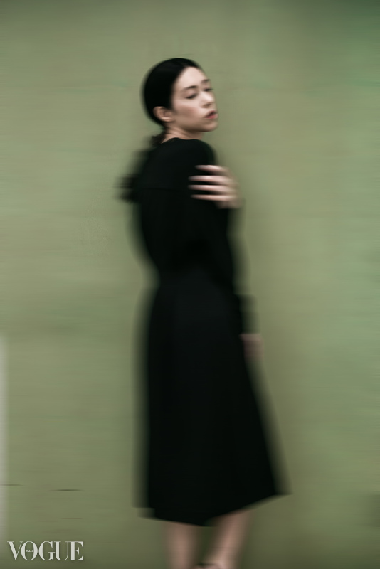 "Black on Green". ( 21 May 2018). "Portfolio Xingni Kilby," Vogue Italia, PhotoVogue.