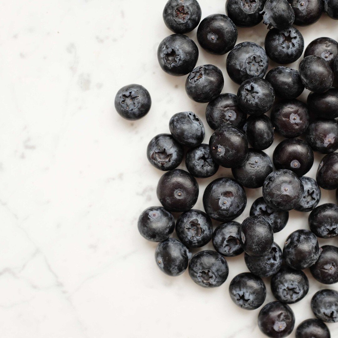 Did you know?! -  Blueberries are a natural antioxidant and will help protect you from premature aging!😍