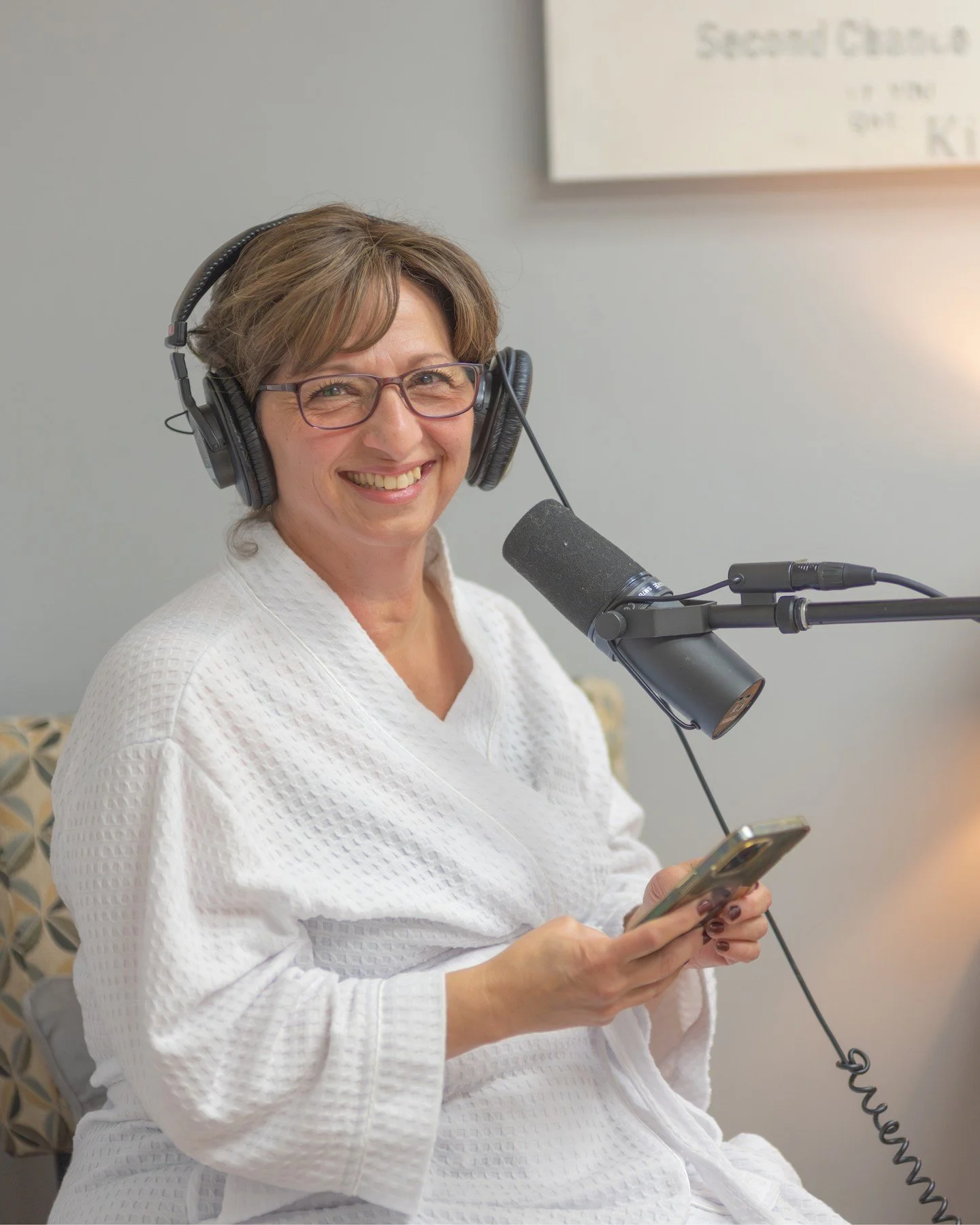 🎥 Behind the scenes with Mirella.⁠
⁠
You may have noticed some new photos and videos popping up lately. 👀⁠
⁠
Turns out I&rsquo;m not just your skin therapist anymore&hellip; apparently I&rsquo;m a voiceover artist now too! 😂⁠
⁠
But honestly, I&rsq