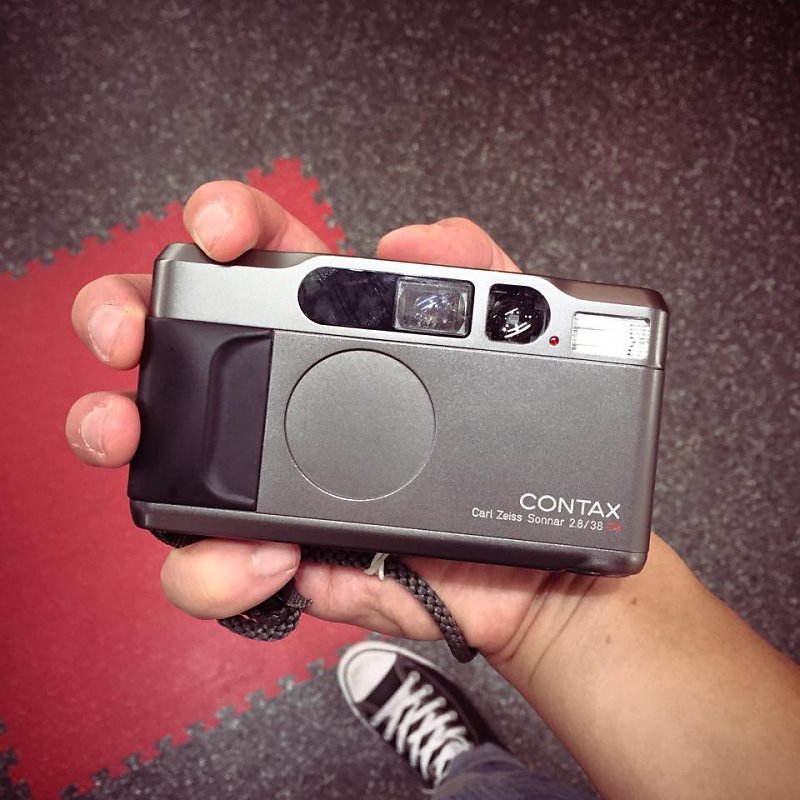 Contax T2 This little camera is such a beast! Great Point and Shoot camera! Thanks Wilfred for letting me use it!