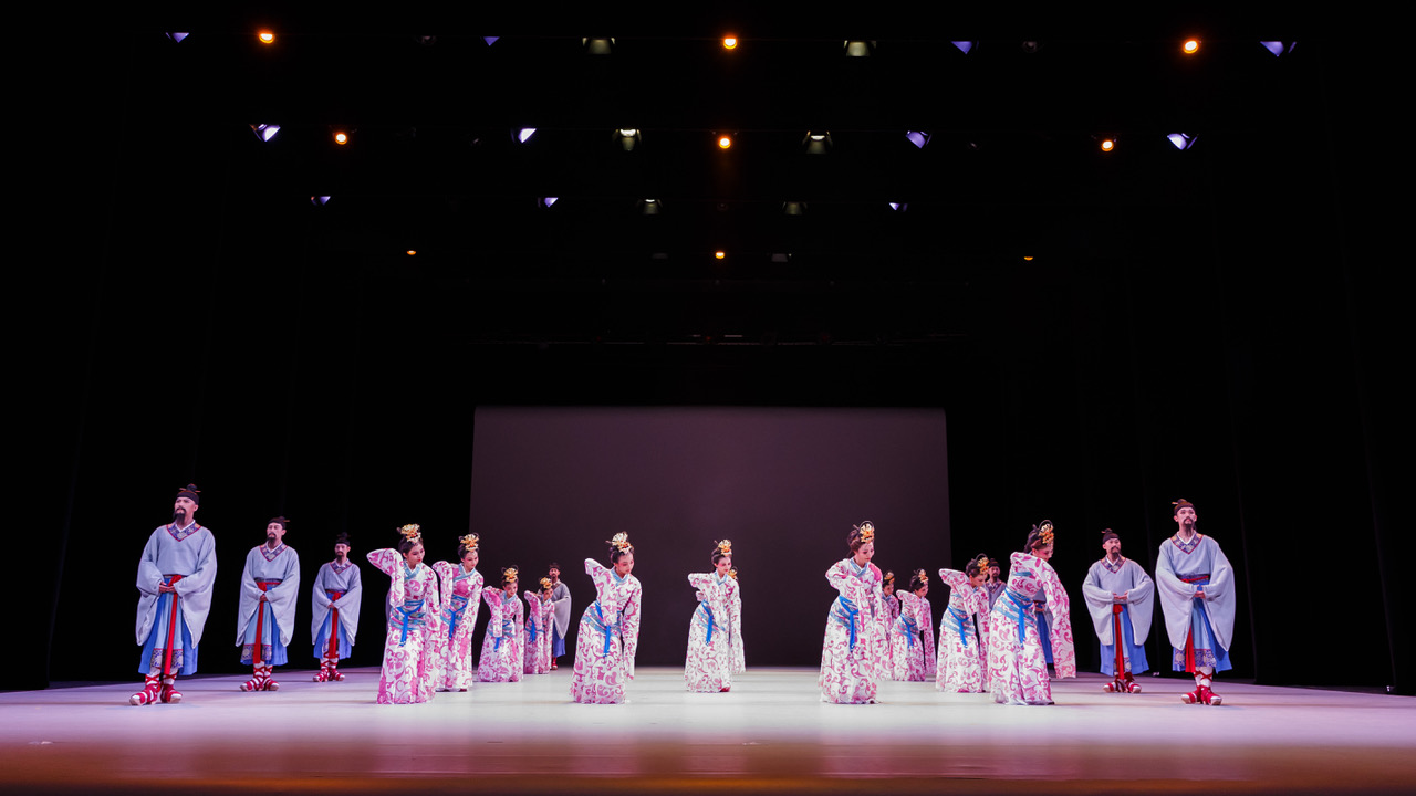 Hong Kong Dance Company. 踏歌行 (Dream of the Past).
