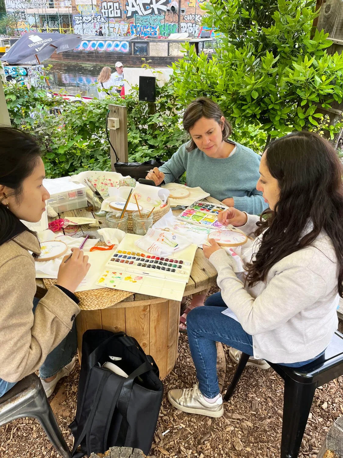 Garden Portraits Workshop 2.3_Teaching embroidery 4_Caroline Angiulo.jpg