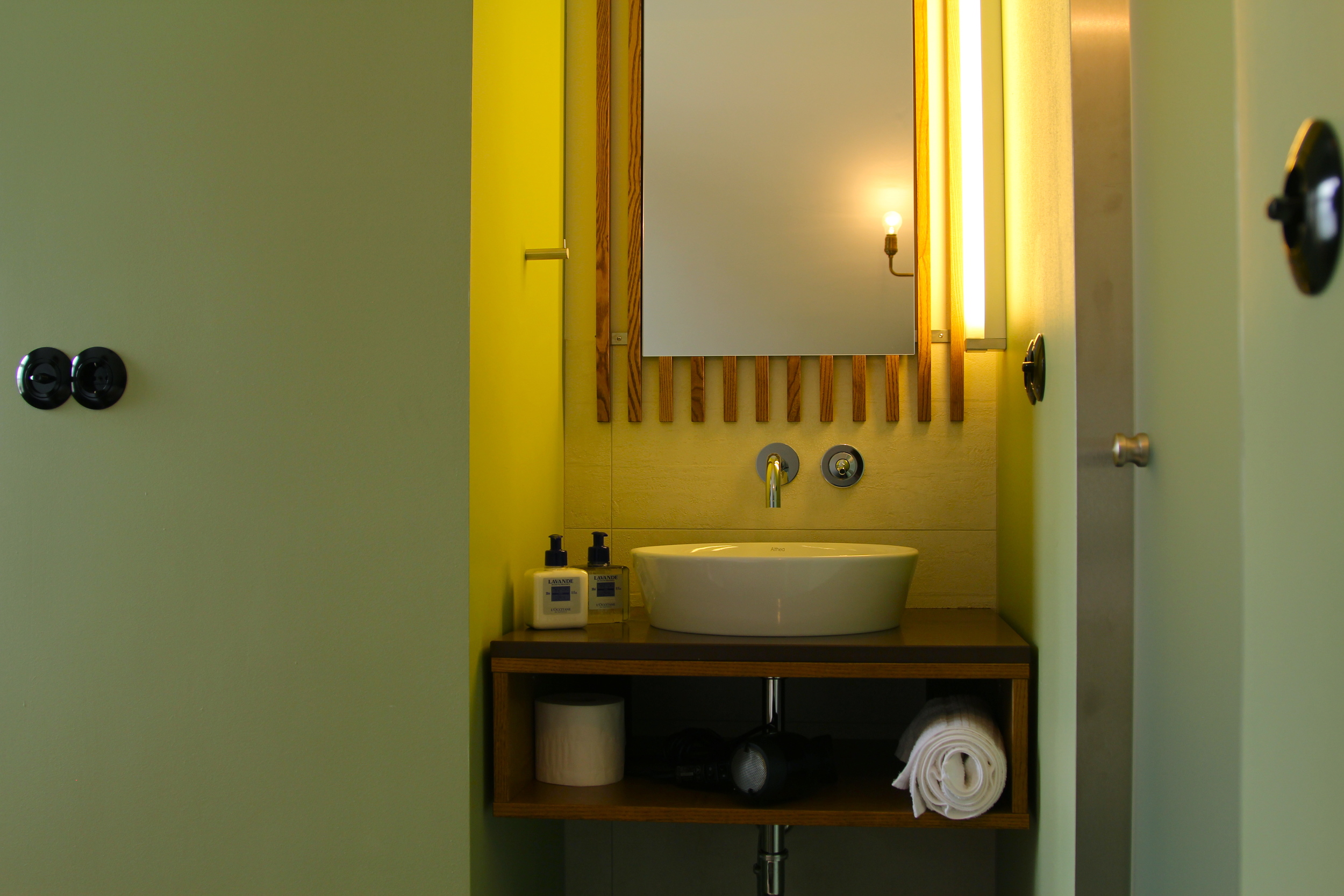 Sink and amenities in room