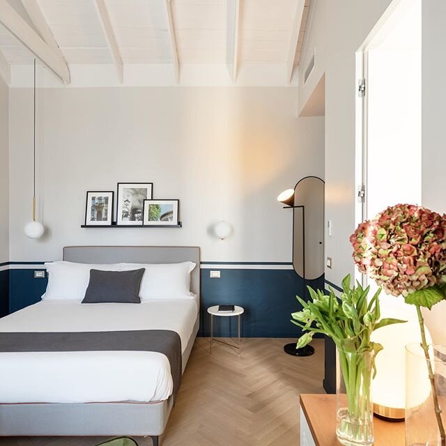 Room 46 of the Velvet Grey Boutique Hotel. One of our favorite with high ceilings and a big balcony overlooking the duomo spires❤️