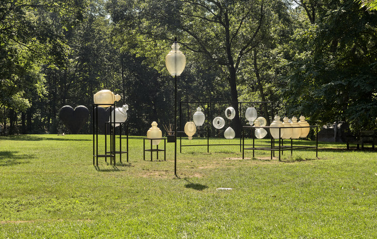 Andy Graydon, City Lights Orchestra, 2018, used street lamps, steel, airline cable, Courtesy of the artist, Photograph by Clements Photography and Design, Boston. Source: deCordova website.