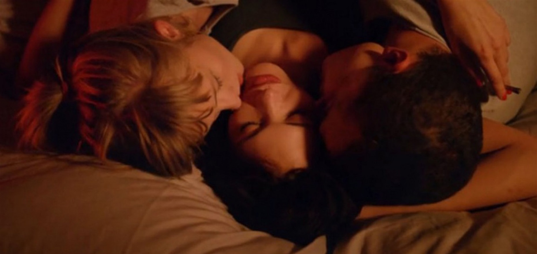 love-gaspar-noe-electra-omi-murphy-in-bed.jpg