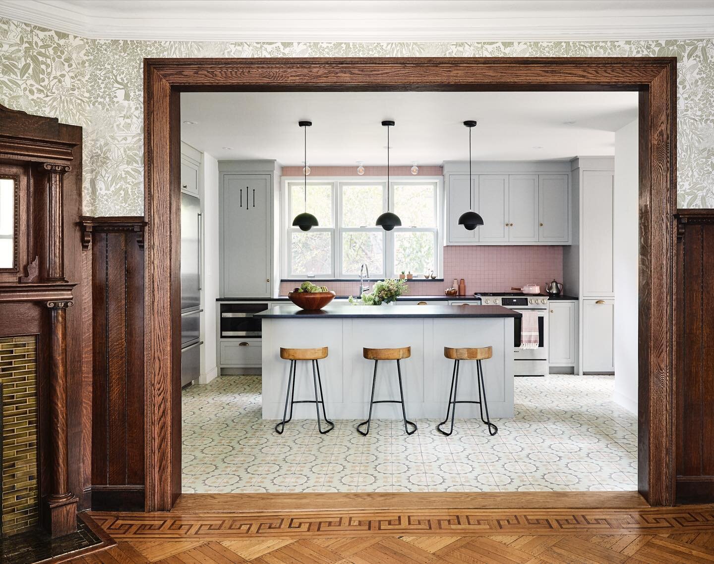 Thankful and grateful
.
Our Victorian house project beautifully captured by @chauntevaughn and styled @carinscheve 
.
.
.
.
.
.
.
.
#shakerkitchen #kitchendesign #interiordesign #architecturephotography #architectanddesign #victorianrenovation #engli