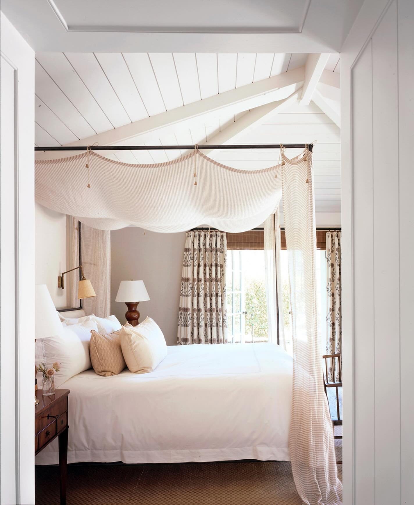 Sunday mood #losangeles project.
We transformed a low popcorn ceilinged space into a lofted, airy bedroom that flows to the outdoors.
Photo: Cathrine Tighe
.
.
.
.
.
.
.
.
#californialiving #doubleheight #insideoutside #outdoorliving #bedroom #bedroo
