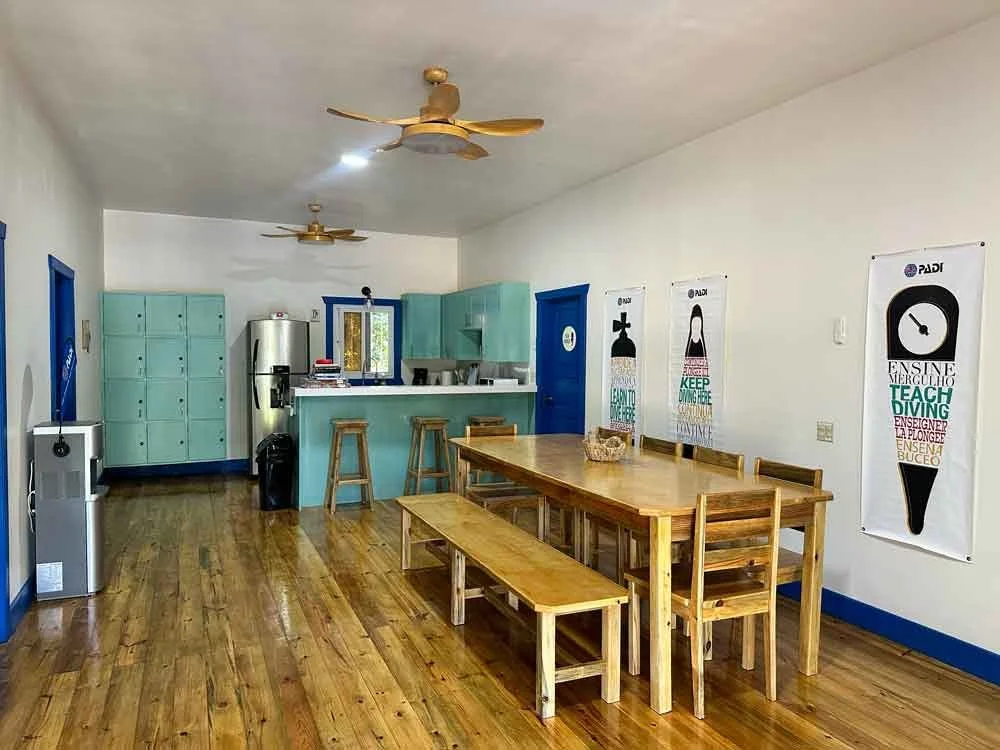 Roatan Divers House - Divemaster with Accommodation