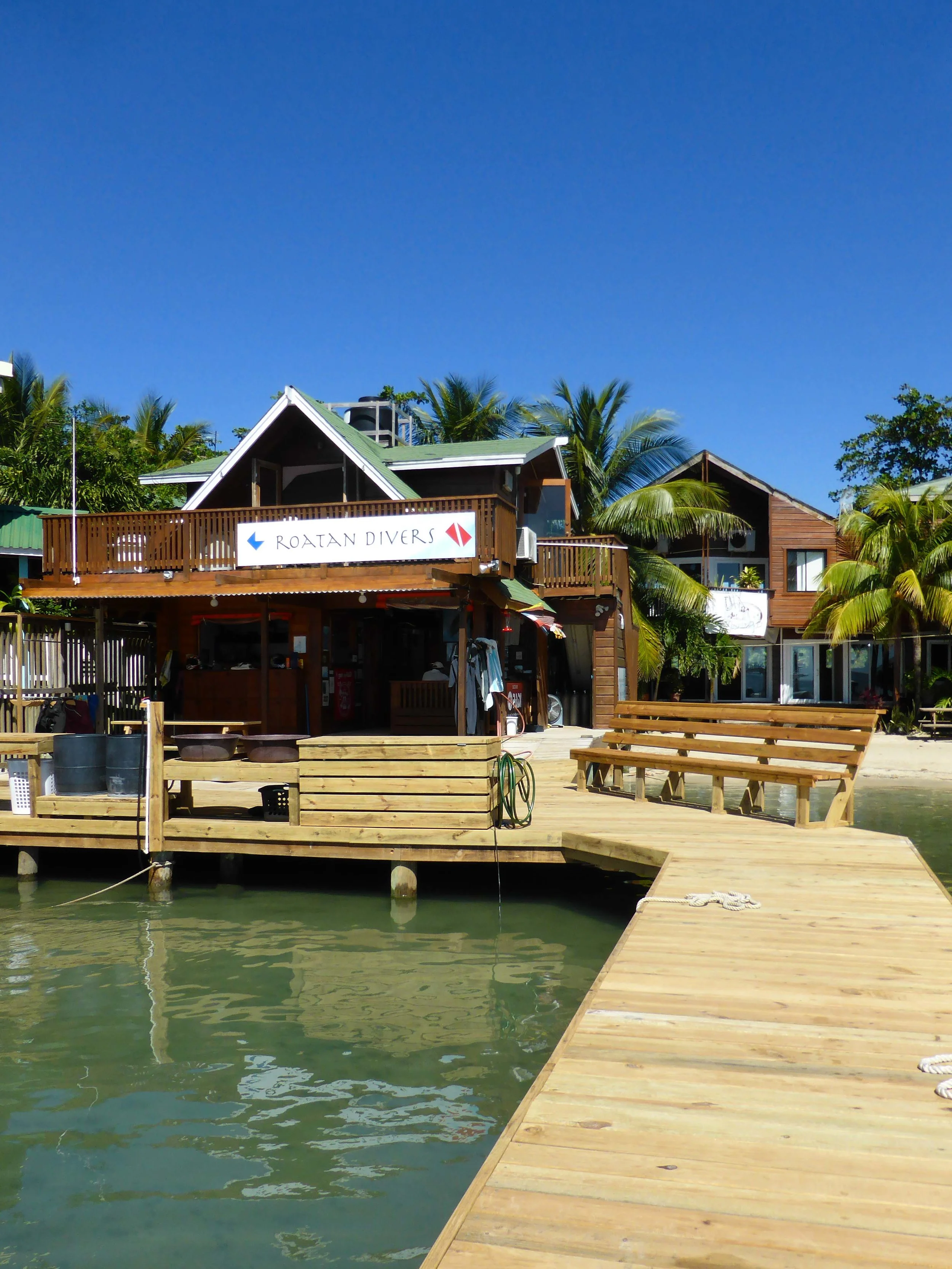 PADI 5 Star Dive Resort Facilities Roatan Divers, West End and Sandy