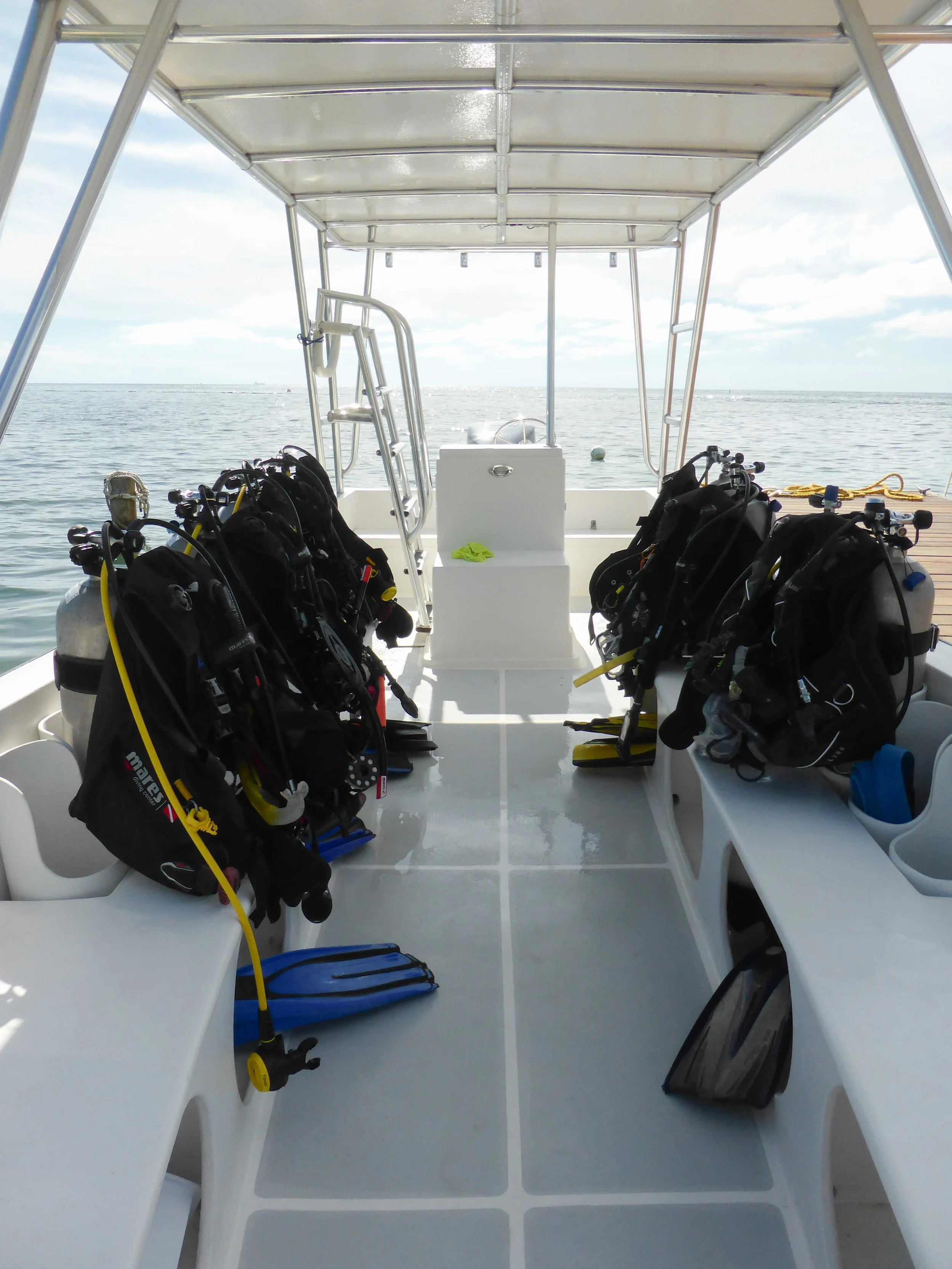 Our Boats | Roatan Divers
