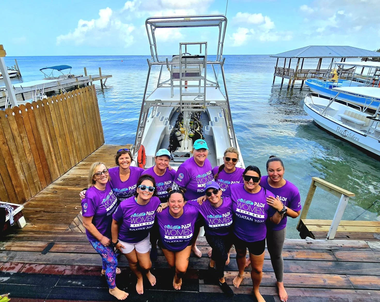Reef Gliders: 10 Divers