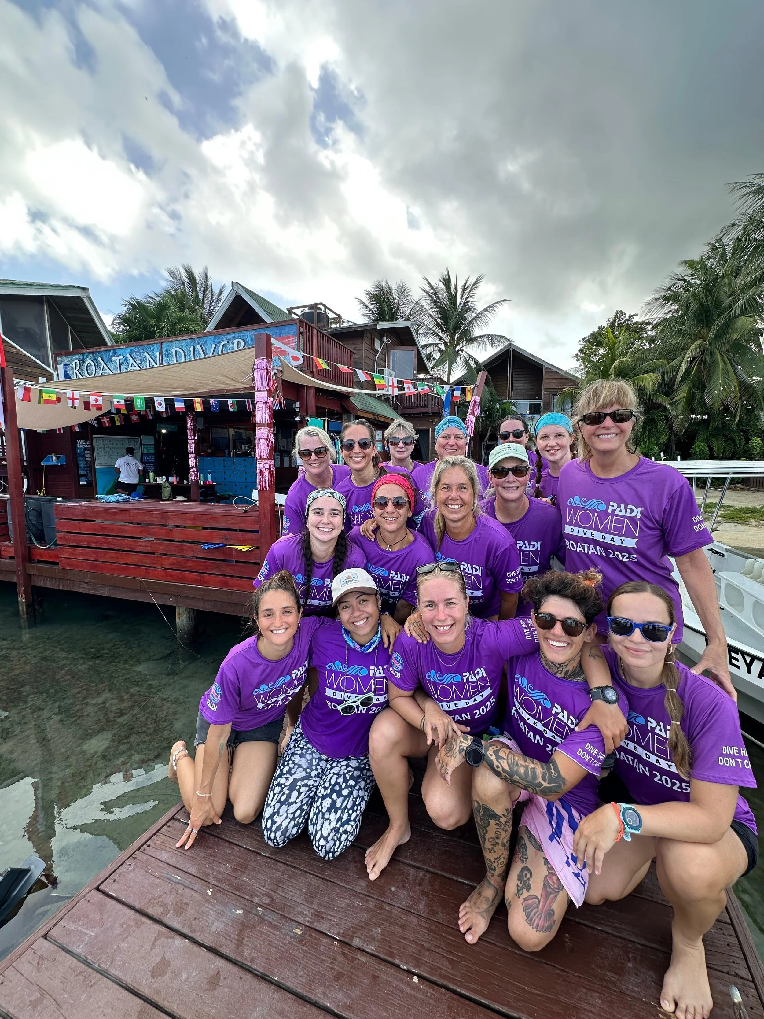 Roatan Divers: 16 Divers
