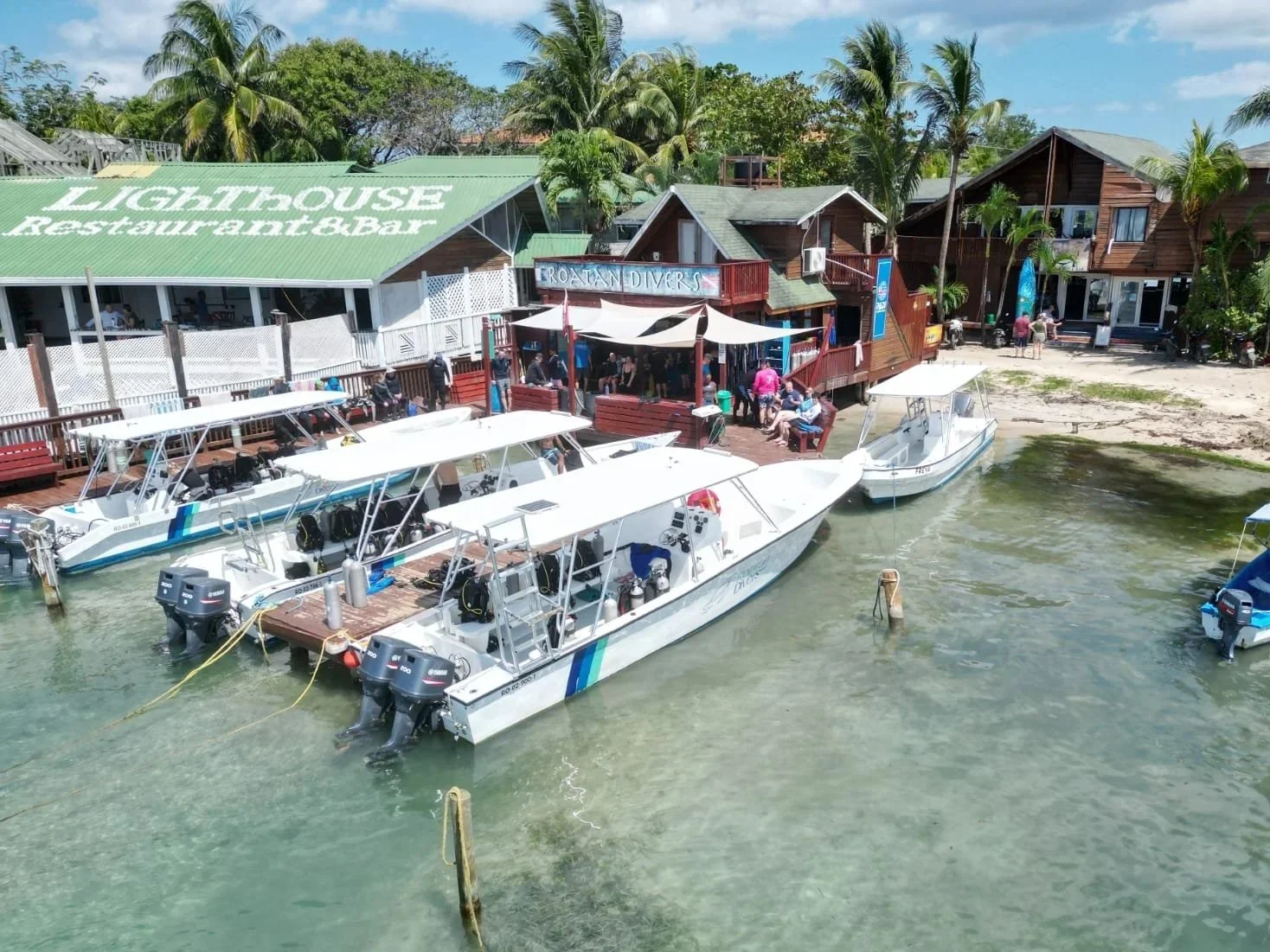 Roatan Divers, dive shop in West End