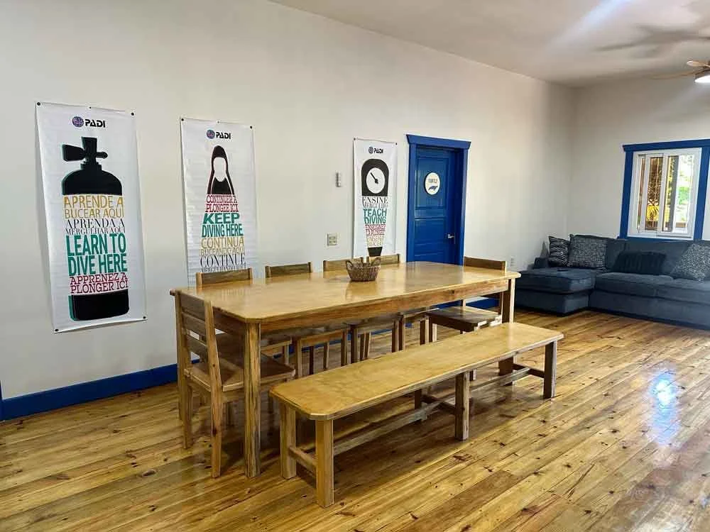 Roatan Divers House - Divemaster with Accommodation