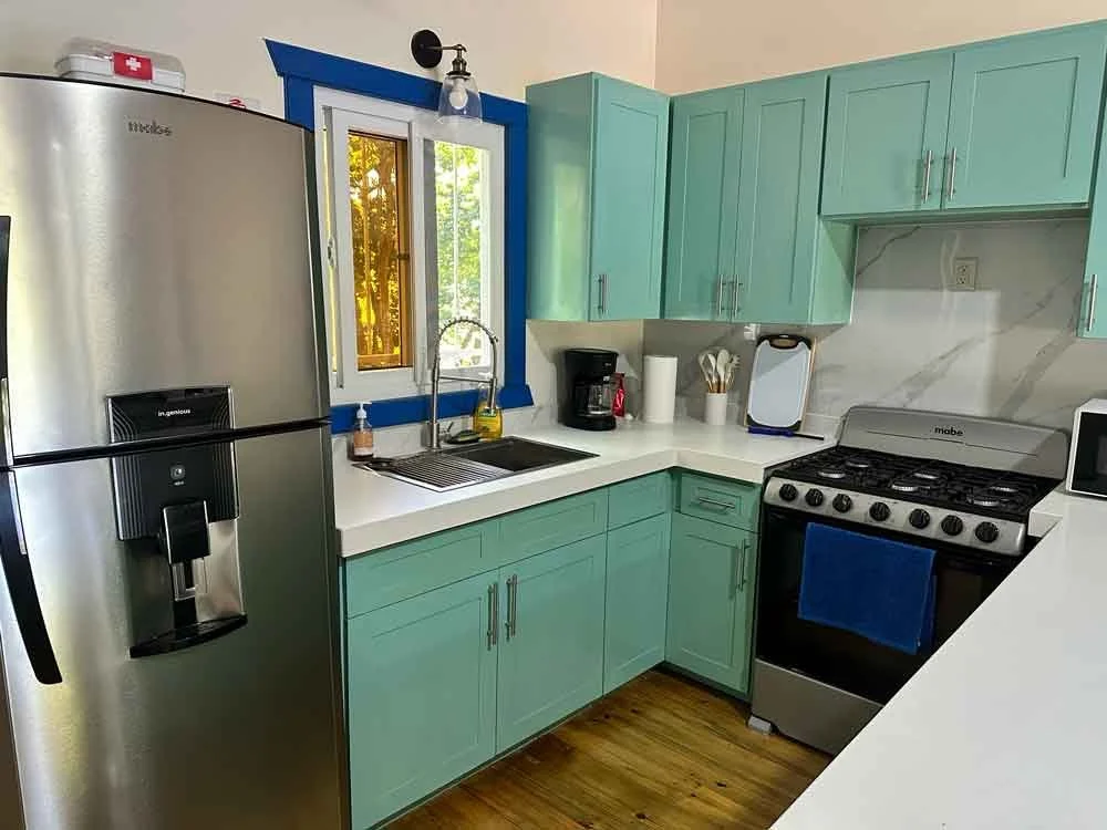 Roatan Divers House - Divemaster with Accommodation